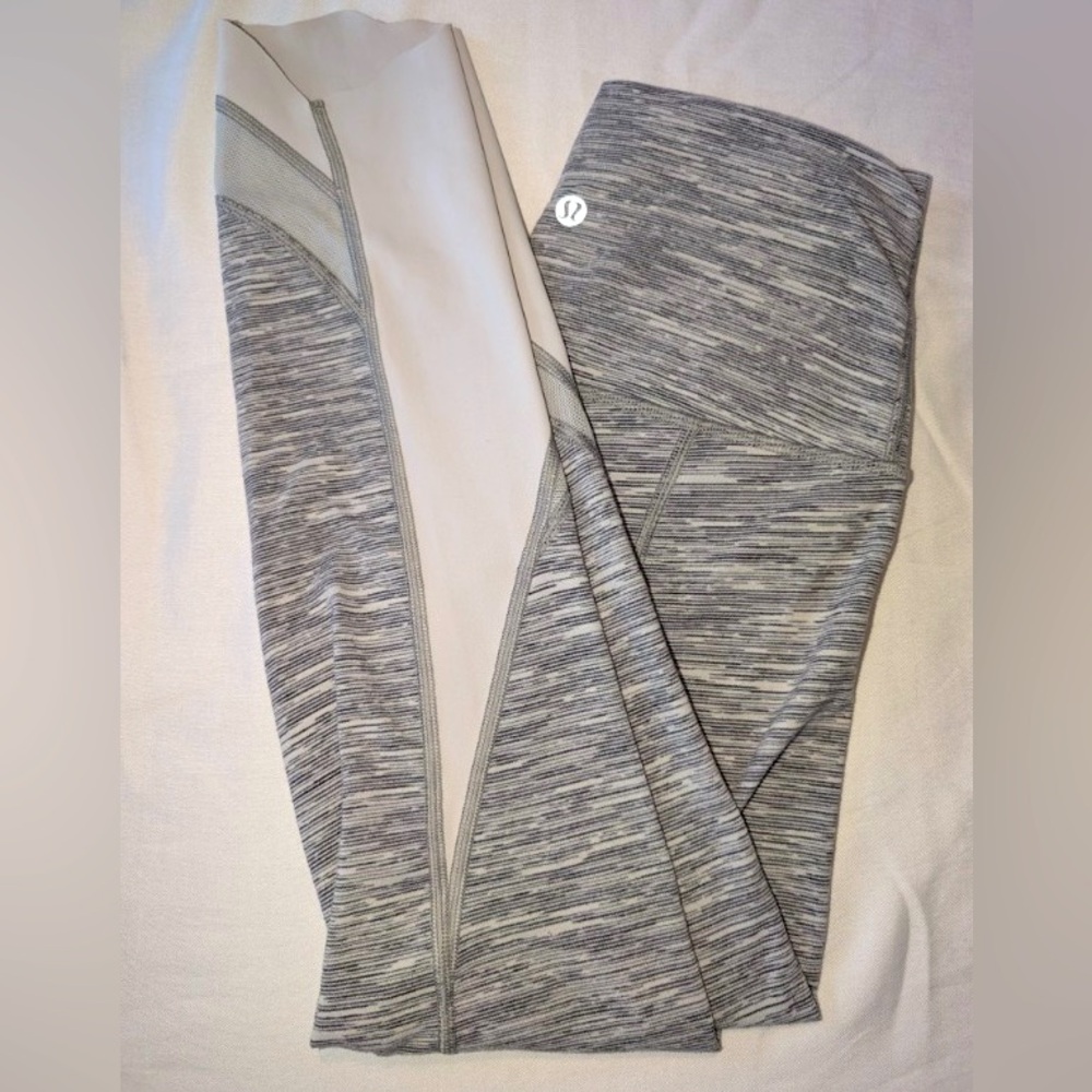 Women’s Lululemon yoga pants. High waist tights.